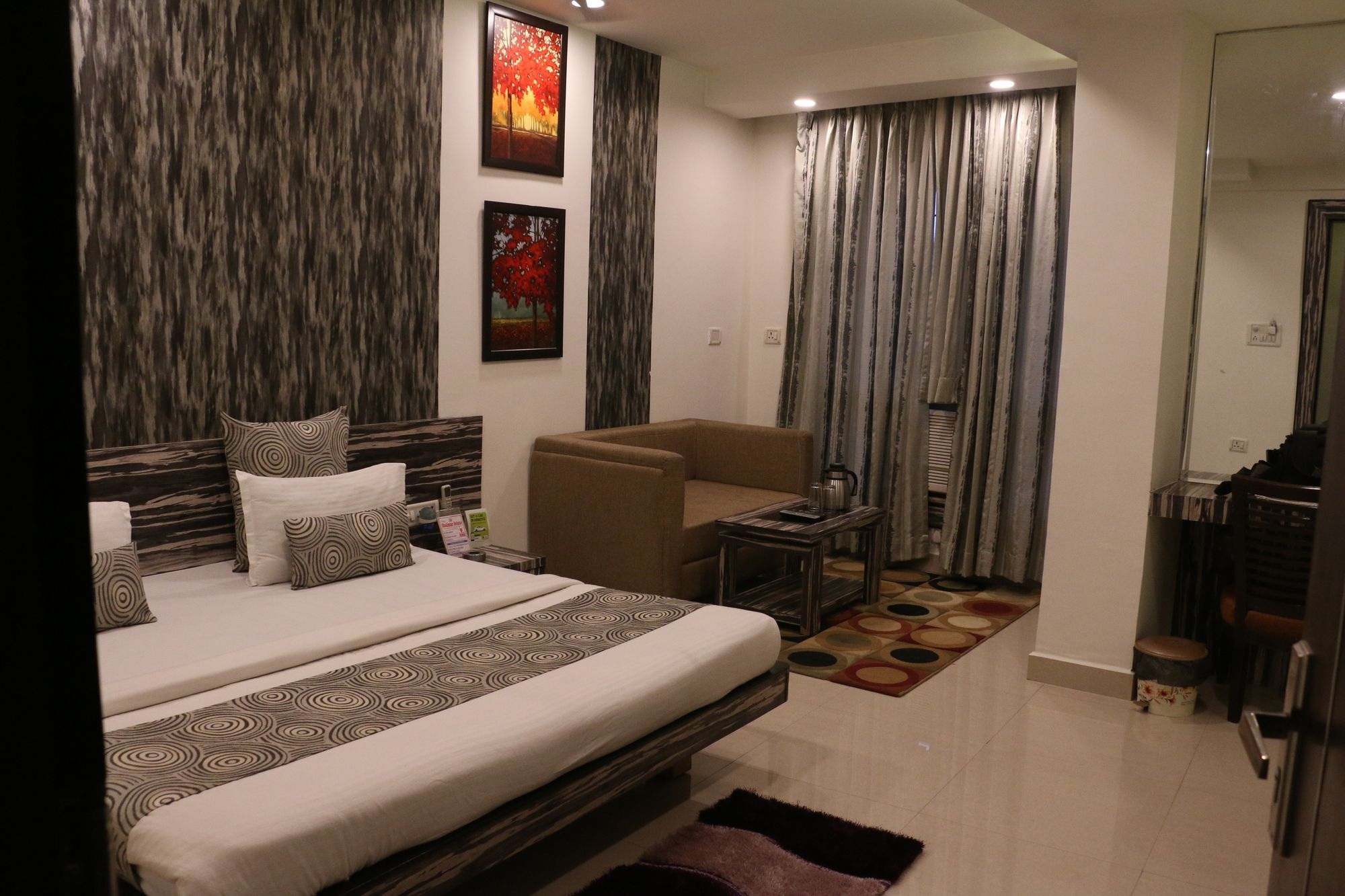 Hotel Shalimar Deluxe Μποπάλ Εξωτερικό φωτογραφία